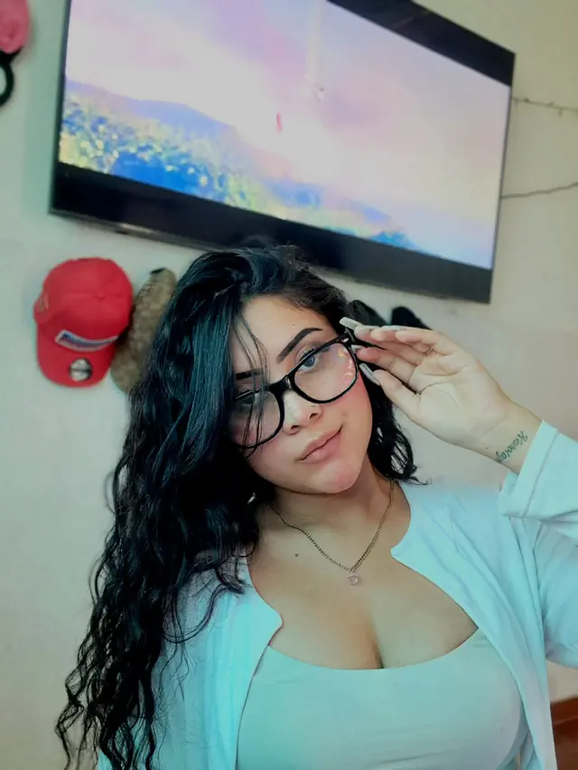 escort-media-e40d5626-fe20-45d9-8a58-6dfd3efabd1d