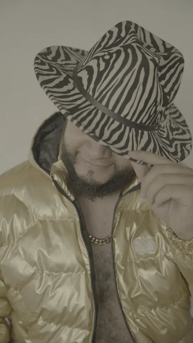 escort-media-e5d16688-0f8b-4459-86c7-22b0bd5df665