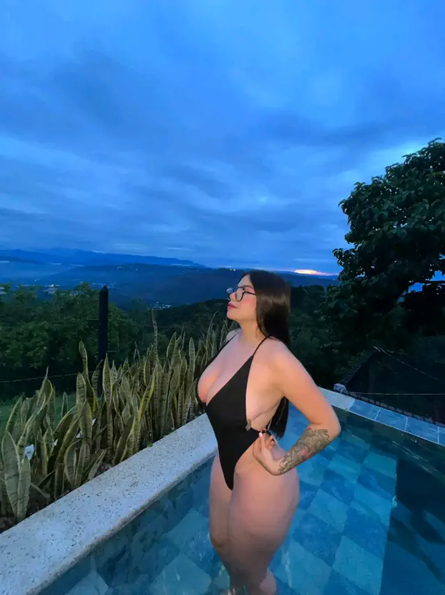 escort-media-e63e722f-be5a-47a6-80eb-e4998c0eb868
