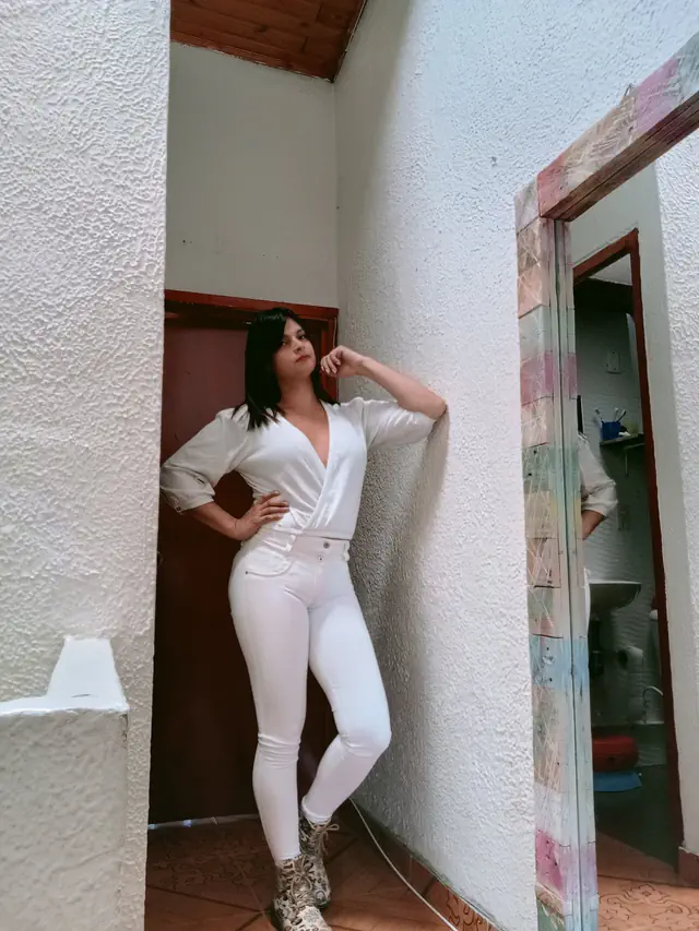 escort-media-e6a552d5-ec2b-4391-7eb4-2c9c5f0e7500