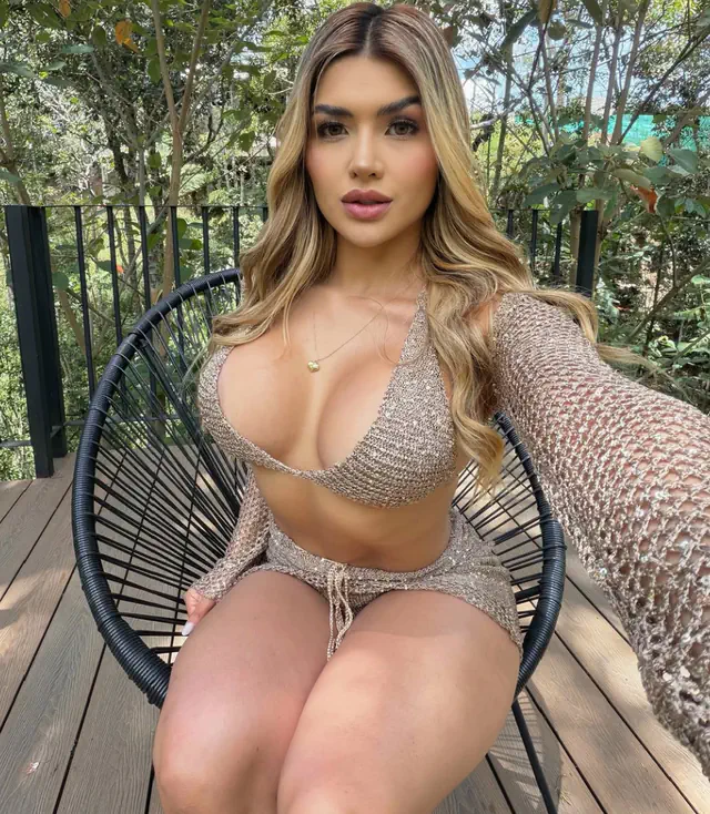 escort-media-e7b014b3-9699-42c8-ad70-c69c3a0b7c2f