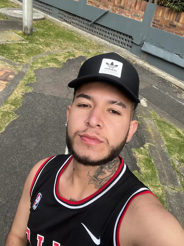 escort-media-ec70d021-11b9-4b79-bcdc-1d6071000103