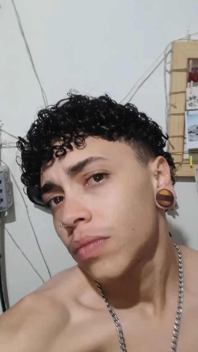 escort-media-ed9ad247-6895-43f3-9121-c6d9ad91f178