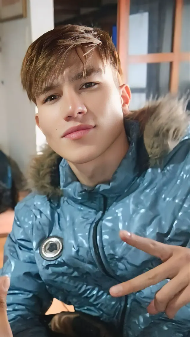 escort-media-f352c6ad-c4ec-4ccb-85dc-f033d5c1fc63