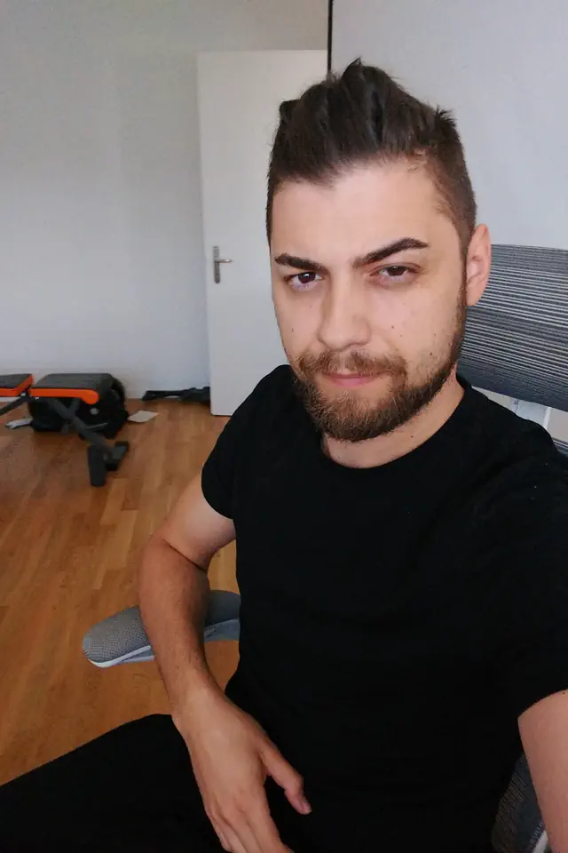 escort-media-f9700f96-ef93-45dd-bf02-710b9173f431