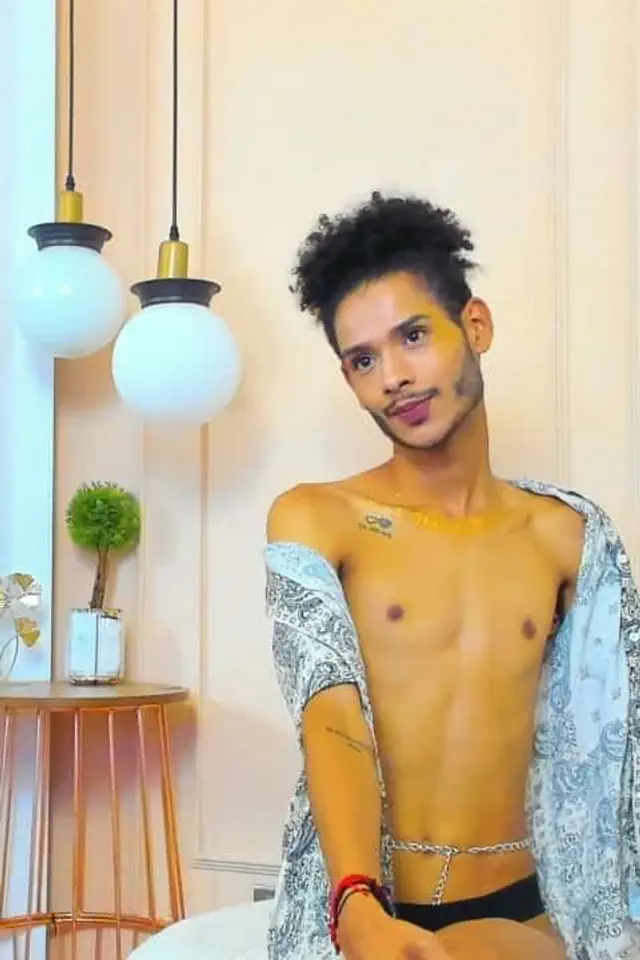 escort-media-ffbb6b7b-1e4a-48ef-b193-59485b13d30c