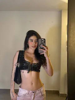 Selena - Foto 29d2b002-ec16-46c7-abdf-fa8a0772e8f9