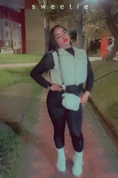 Karolina L - Foto 34f7de54-1452-4188-9eef-0aa80494206e