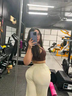 Laura - Foto 375670e2-3ebf-43f0-99df-9627bc188986