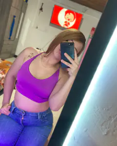 Hellen - Foto 49c5fb85-5a82-4f7a-8c5a-d66d8b9f176e