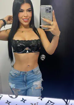 Kimberly Cruz - Foto 664f9716-77c6-4a11-bafa-868489c452b9