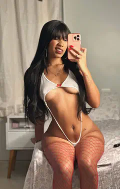 Adrienne Cyrene - Foto 665cd47e-7c5c-404e-88ac-11fb873cb8ff