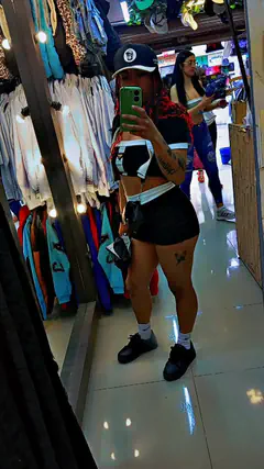 Yuris Alexandra - Foto 813cc6ef-62d0-4112-a45e-bf5bc756be98