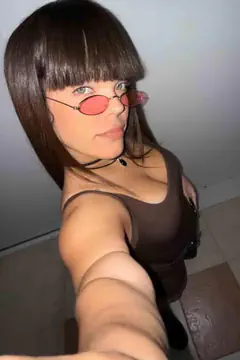 Elizabeth Bosa - Foto 8c449058-b2aa-4550-a81b-ee664bfadec2