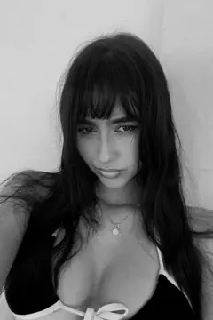 Laura Valentina - Foto 94800e3d-7de6-4693-bff8-1850425f95d3