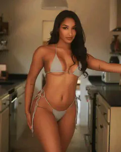 Valentinaa - Foto ab1c33a6-f764-46ea-be89-078cb9940660