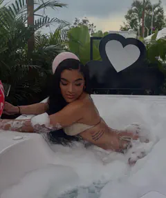 Juliana - Foto b52be82a-b89d-4171-97fa-7cd1a8333f95