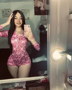 Laura - Foto ba8d32ac-9b09-4db1-b49b-e5f75ab1d90d