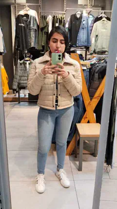 Laura - Foto bdff9844-3e76-4caa-9d11-895aa7e8d139