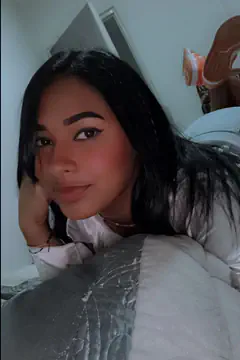 Naomy - Foto cc0c5f10-eab6-4346-95cd-2a93f0d1fa06