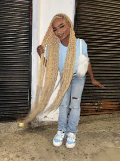 Manuela - Foto cc96eb13-d6f2-4645-9a7a-84ee0eeb7d91