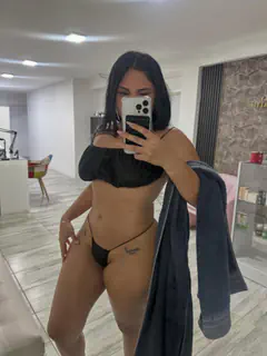 Nicole - Foto dc8a177b-9788-43a8-9a8d-a7af54942755