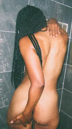 Lia 🔥 - Foto dd2216de-5708-43a6-955b-6b38a3a1a8db