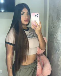 Laura - Foto ef4dd3e6-fed4-491b-990f-2898faaaa80f